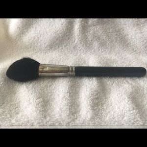 MAC 150 Large Powder Brush